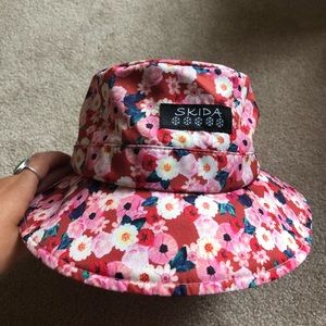 Skida bucket hat (sold out online)
